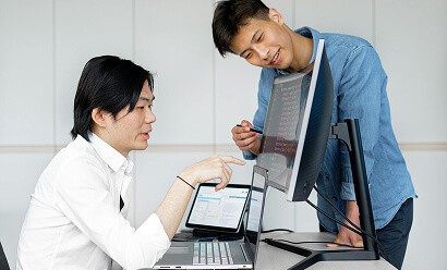 Phụ thuộc mạng xã hội – rủi ro lớn nếu không có website riêng